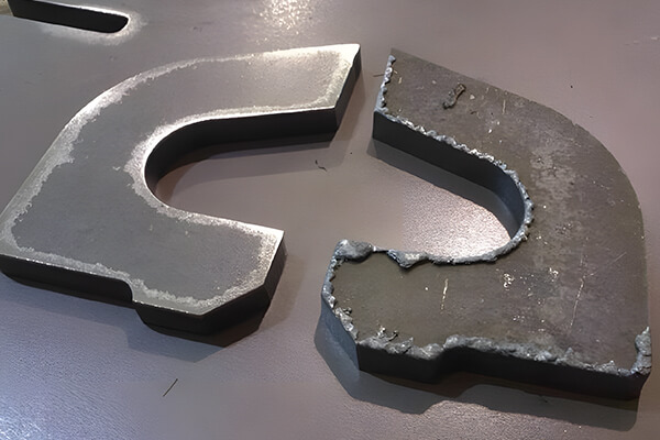 버 유무에 따른 레이저 절단 비교